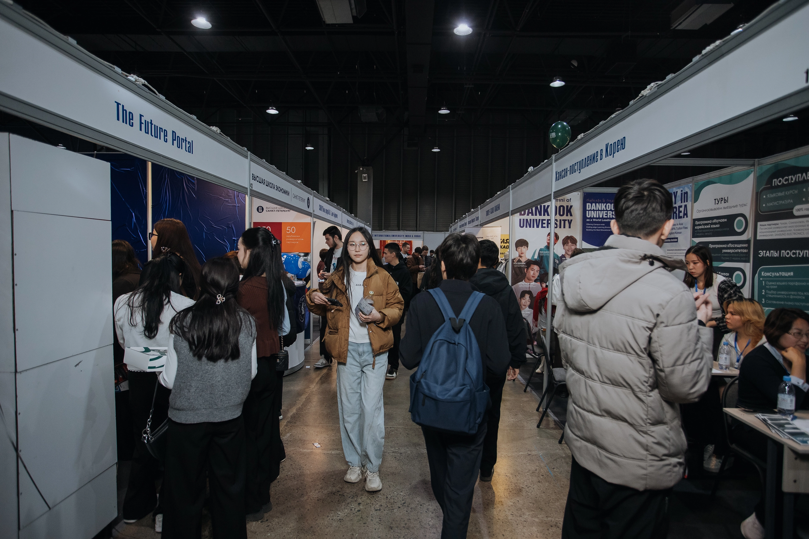 Стенды университетов